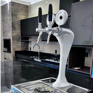 Projeto 03 — Adega sob escada com nichos em madeira