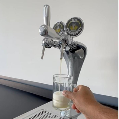 Projeto 03 — Adega sob escada com nichos em madeira