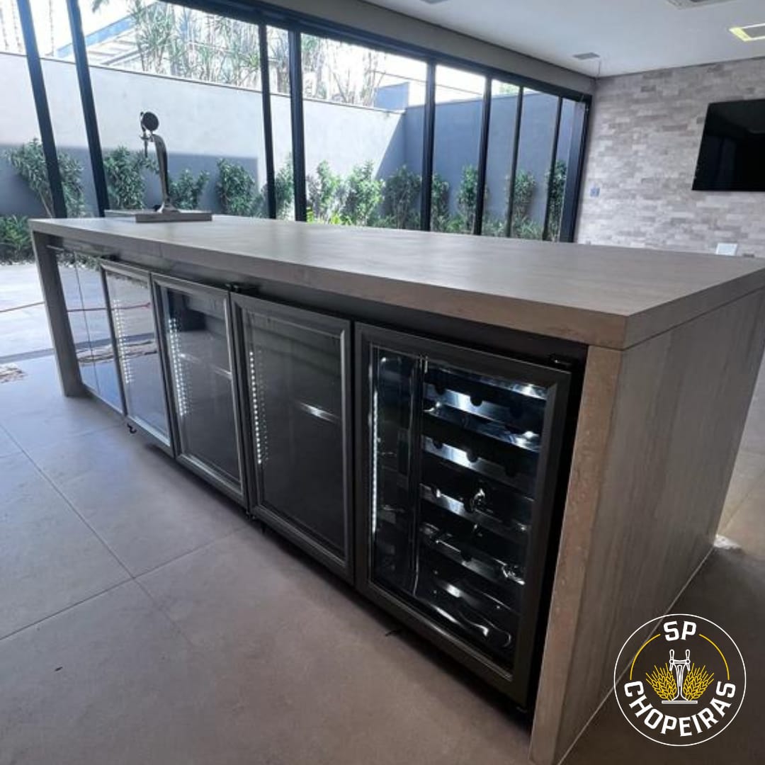 Balcão com refrigerador embutido