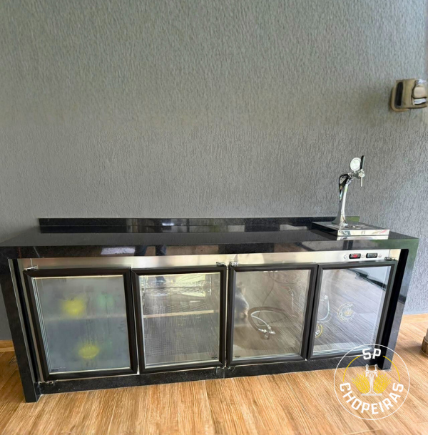 Balcão com cuba e torneira