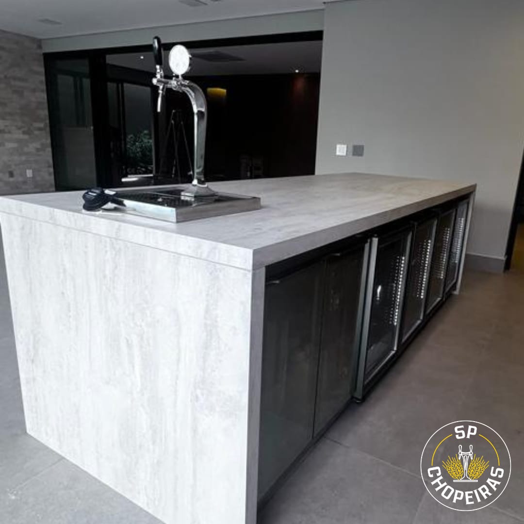 Balcão em acabamento claro