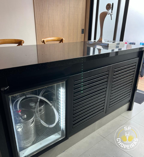 Balcão com cuba e torneira