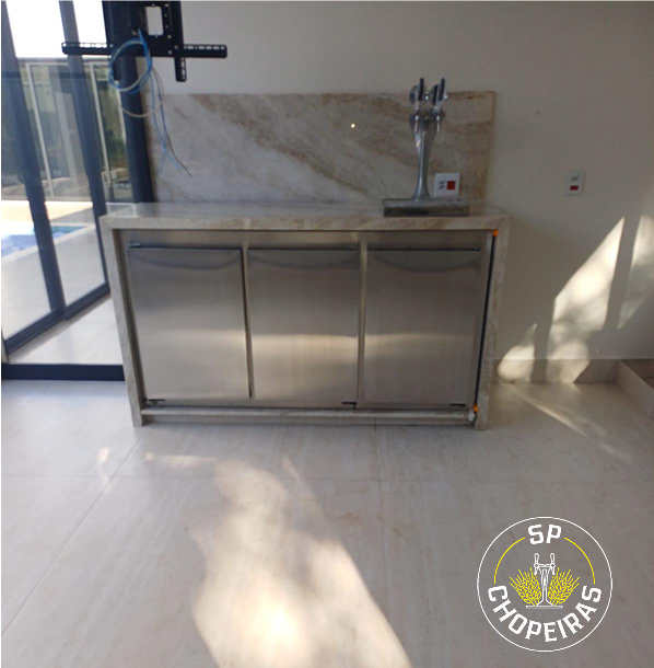 Balcão com cuba e torneira