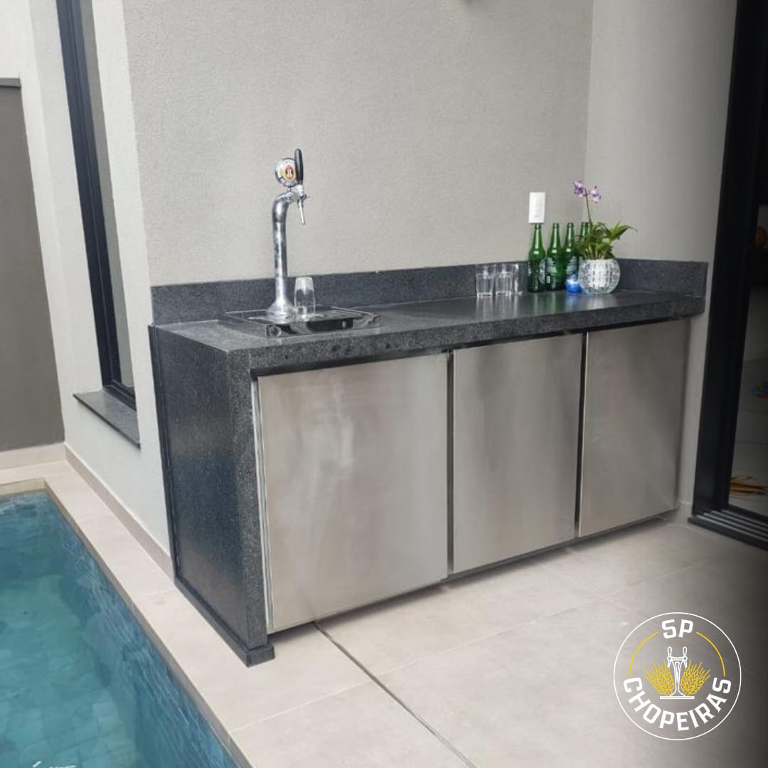 Balcão com cuba e torneira